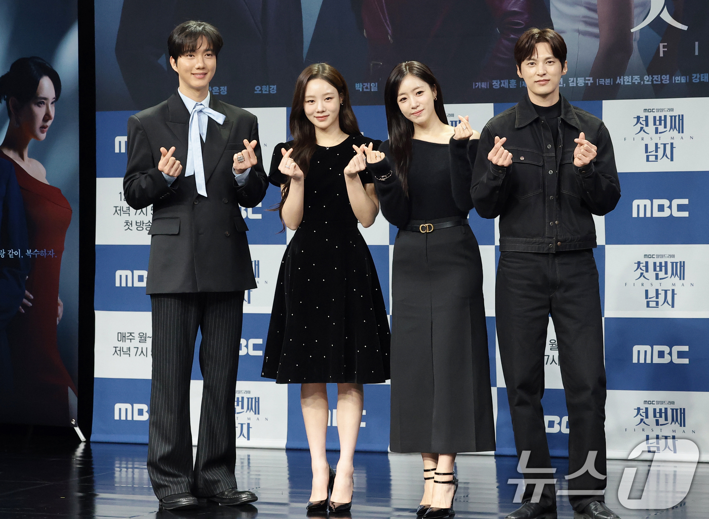 (서울=뉴스1) 권현진 기자 = 배우 박건일(왼쪽부터)과 김민설, 함은정, 윤선우가 10일 오전 서울 마포구 MBC 신사옥에서 열린 MBC 새 일일드라마 '첫 번째 남자'(극본 서 …