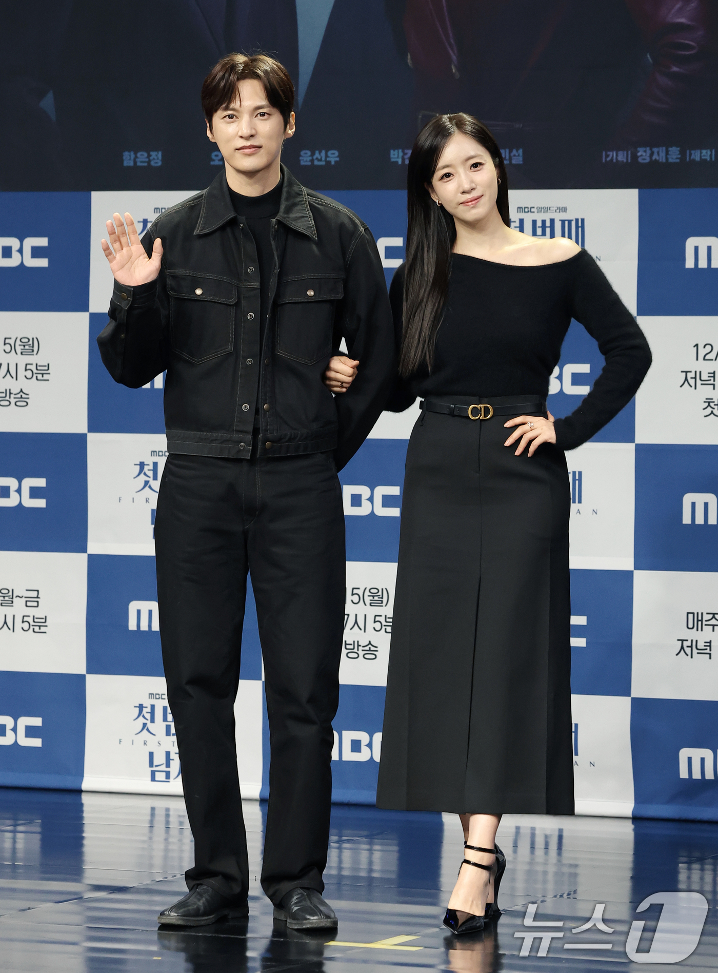 (서울=뉴스1) 권현진 기자 = 배우 윤선우와 함은정(오른쪽)이 10일 오전 서울 마포구 MBC 신사옥에서 열린 MBC 새 일일드라마 '첫 번째 남자'(극본 서현주, 안진영/ 연출 …