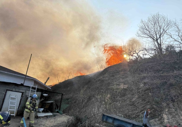 양양 손양면 산불 헬기 10대 투입해 51분만에 진화(종합)