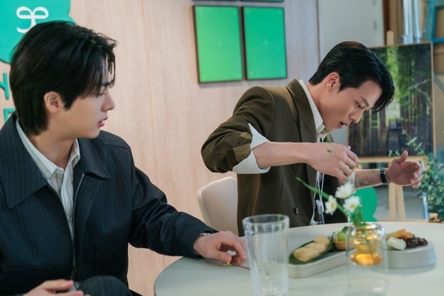 '키스는 괜히 해서!' 장기용vs김무준, 안은진 사이에 둔 신경전