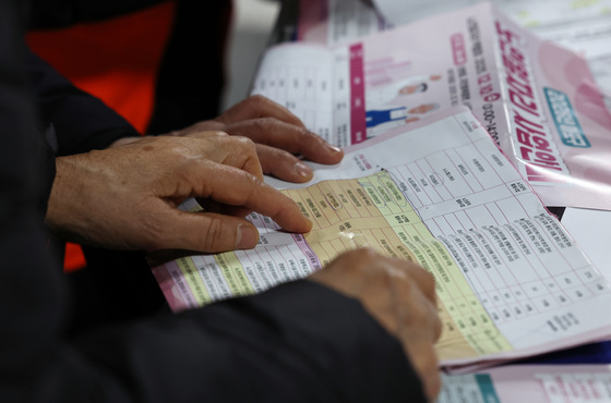 '손은 비록 주름졌어도'