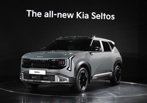 '6년만에 새 얼굴' 기아 셀토스, 첫 하이브리드로 소형 SUV 1위 굳힌다