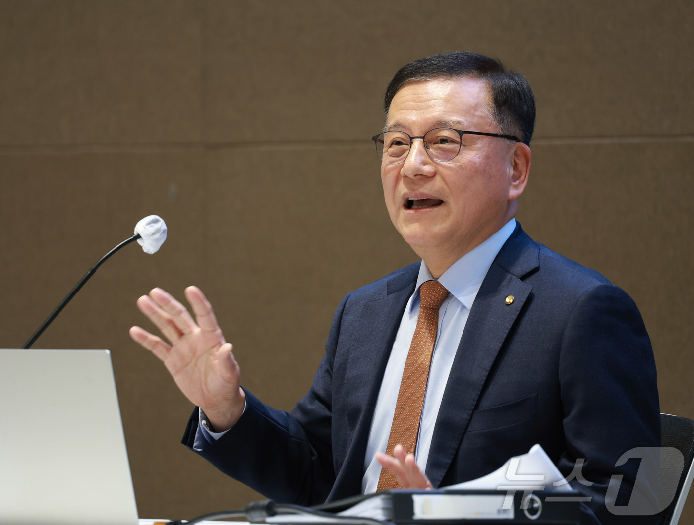 (서울=뉴스1) = 김종화 한국은행 금융통화위원이 10일 오전 서울시 중구 한국은행에서 열린 기자간담회에서 발언하고 있다. (한국은행 제공. 재판매 및 DB 금지) 2025.12. …