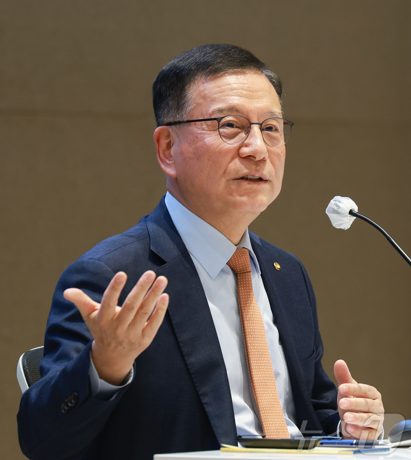 (서울=뉴스1) = 김종화 한국은행 금융통화위원이 10일 오전 서울시 중구 한국은행에서 열린 기자간담회에서 발언하고 있다. (한국은행 제공. 재판매 및 DB 금지) 2025.12. …