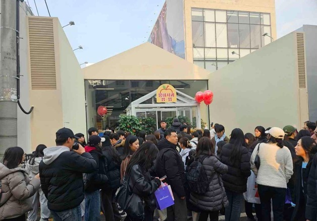 서울 성수동 '봉화사과 팝업스토어'에 2000여명 몰려