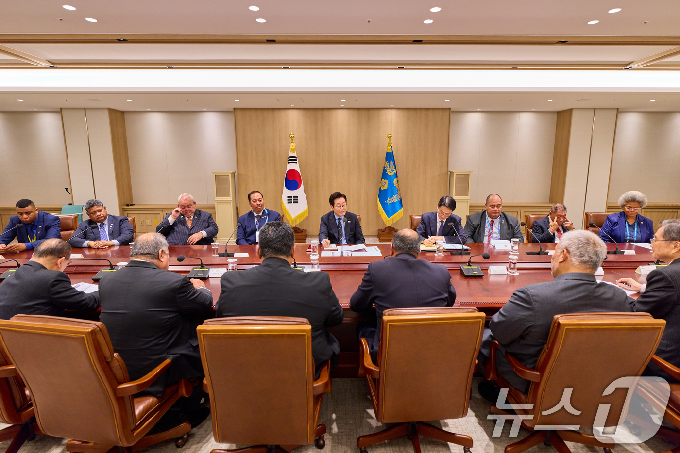 (서울=뉴스1) 허경 기자 = 이재명 대통령이 10일 서울 용산 대통령실 청사에서 열린 태평양도서국 외교장관 단체 접견에서 발언하고 있다. (대통령실 제공. 재판매 및 DB 금지) …