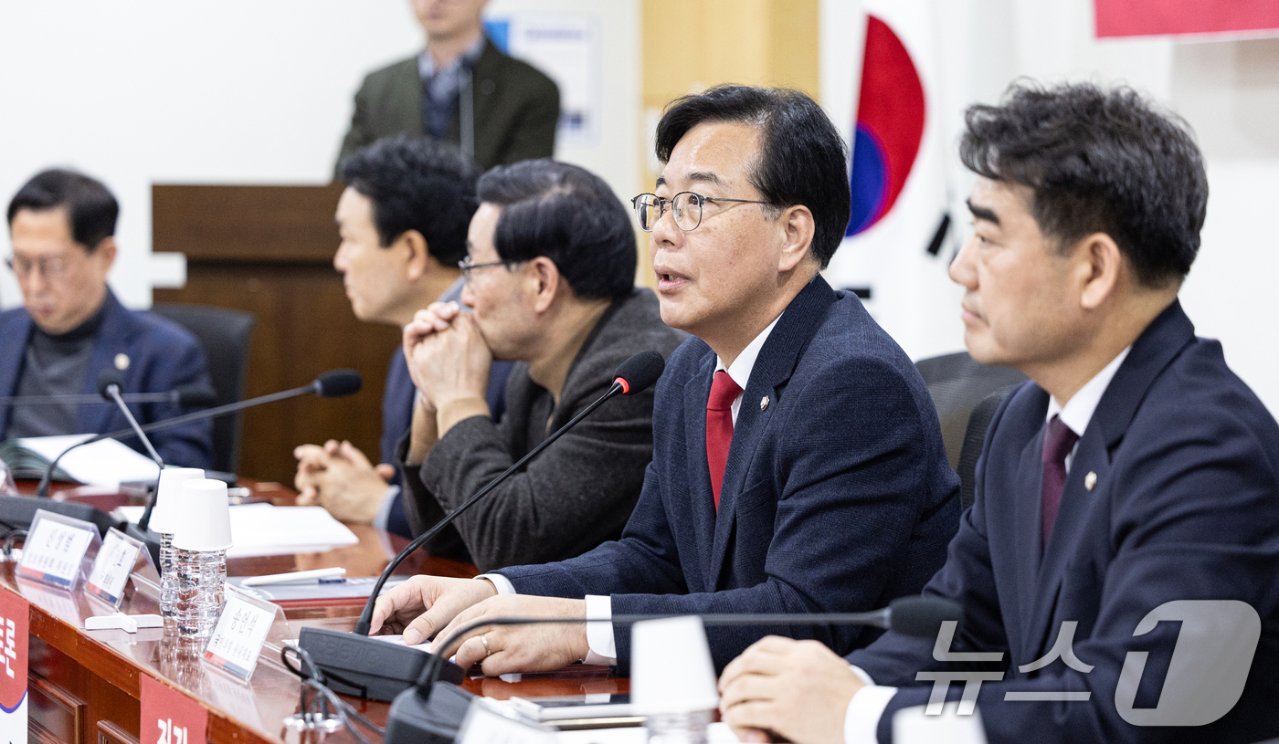 (서울=뉴스1) 이승배 기자 = 송언석 국민의힘 원내대표가 10일 서울 여의도 국회 의원회관에서 열린 '국가보안법 폐지, 누구를 위한 것인가' 토론회에 참석해 축사하고 있다. 20 …