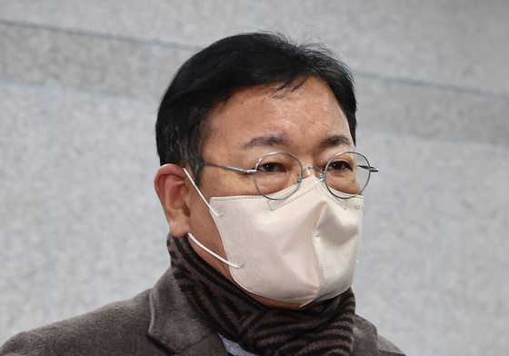 법정 향하는 안부수 아태평화교류협회장