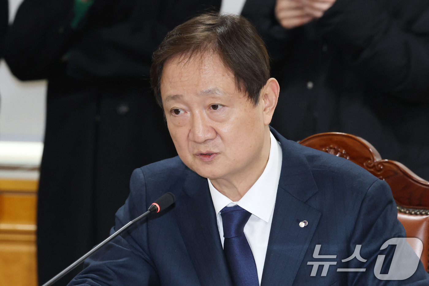 (서울=뉴스1) 이광호 기자 = 이찬진 금융감독원장이 10일 오후 서울 중구 명동 은행회관에서 열린 금융지주회장들과의 간담회에서 발언하고 있다.  2025.12.10/뉴스1