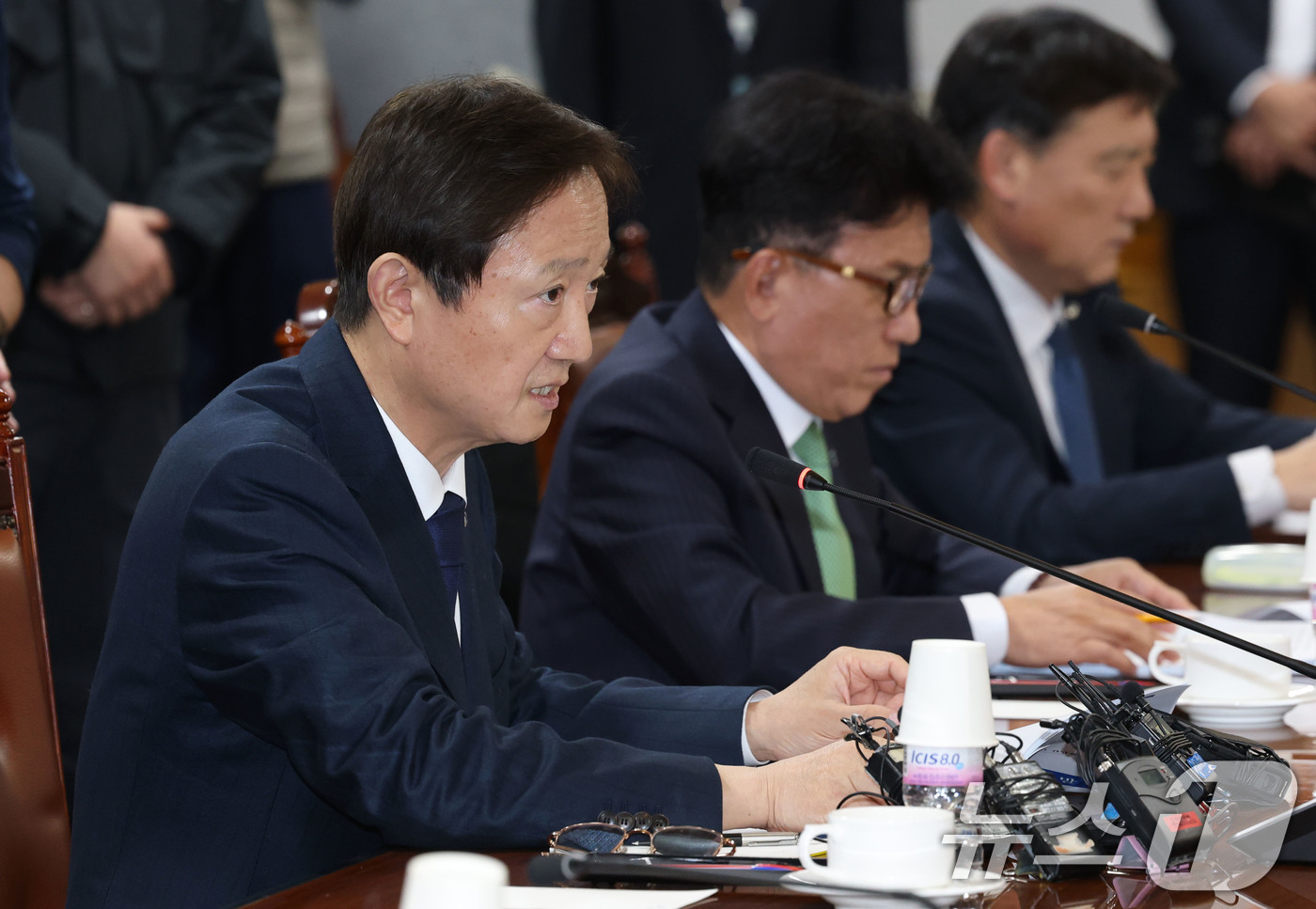 (서울=뉴스1) 이광호 기자 = 이찬진 금융감독원장이 10일 오후 서울 중구 명동 은행회관에서 열린 금융지주회장들과의 간담회에서 발언하고 있다.  2025.12.10/뉴스1