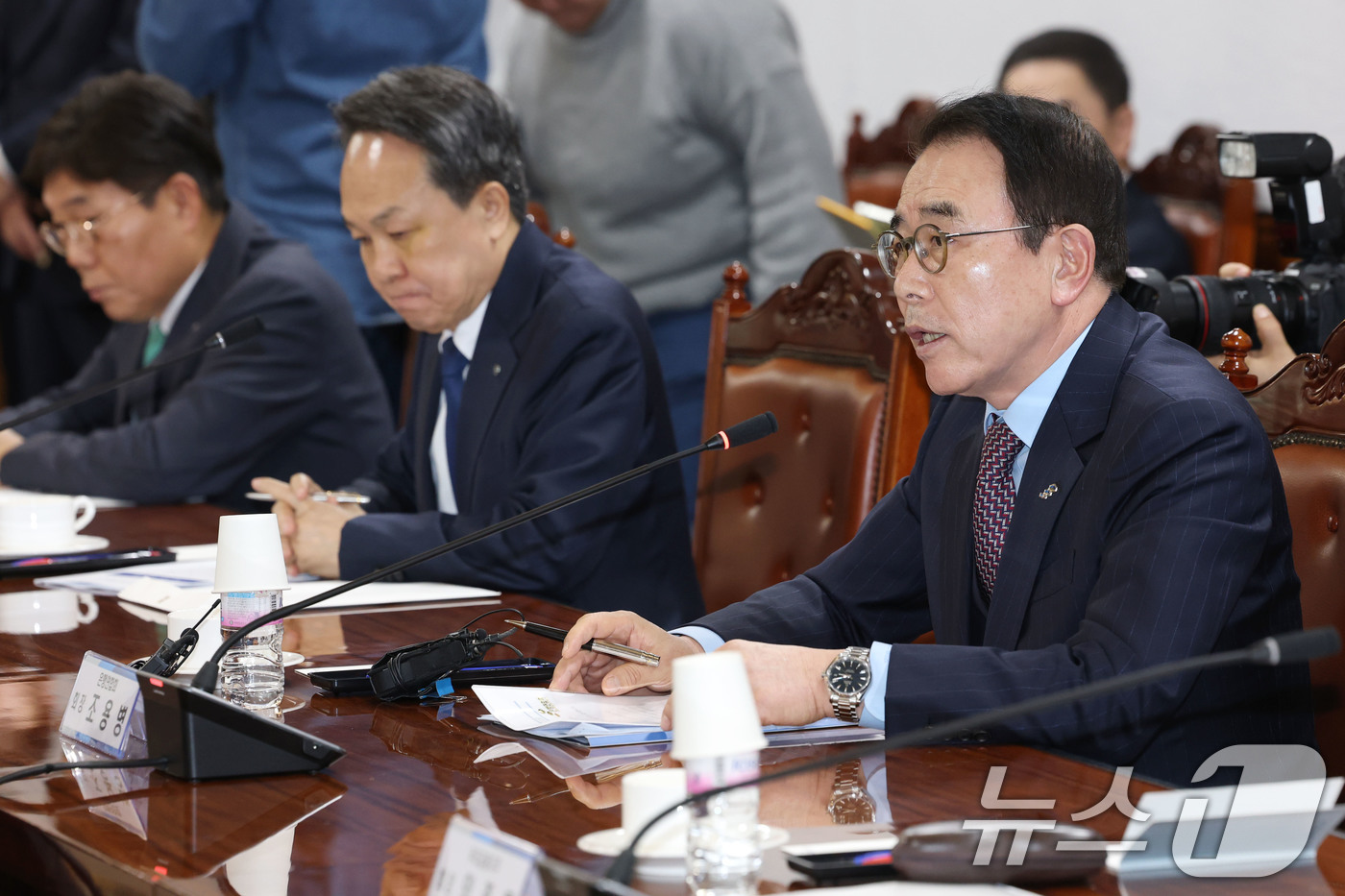 (서울=뉴스1) 이광호 기자 = 조용병 은행연합회장이 10일 오후 서울 중구 명동 은행회관에서 열린 금융감독원장과의 간담회에서 발언하고 있다. 2025.12.10/뉴스1