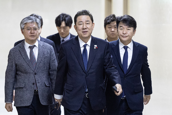 송언석 원내대표와 회동 향하는 김병기 원내대표