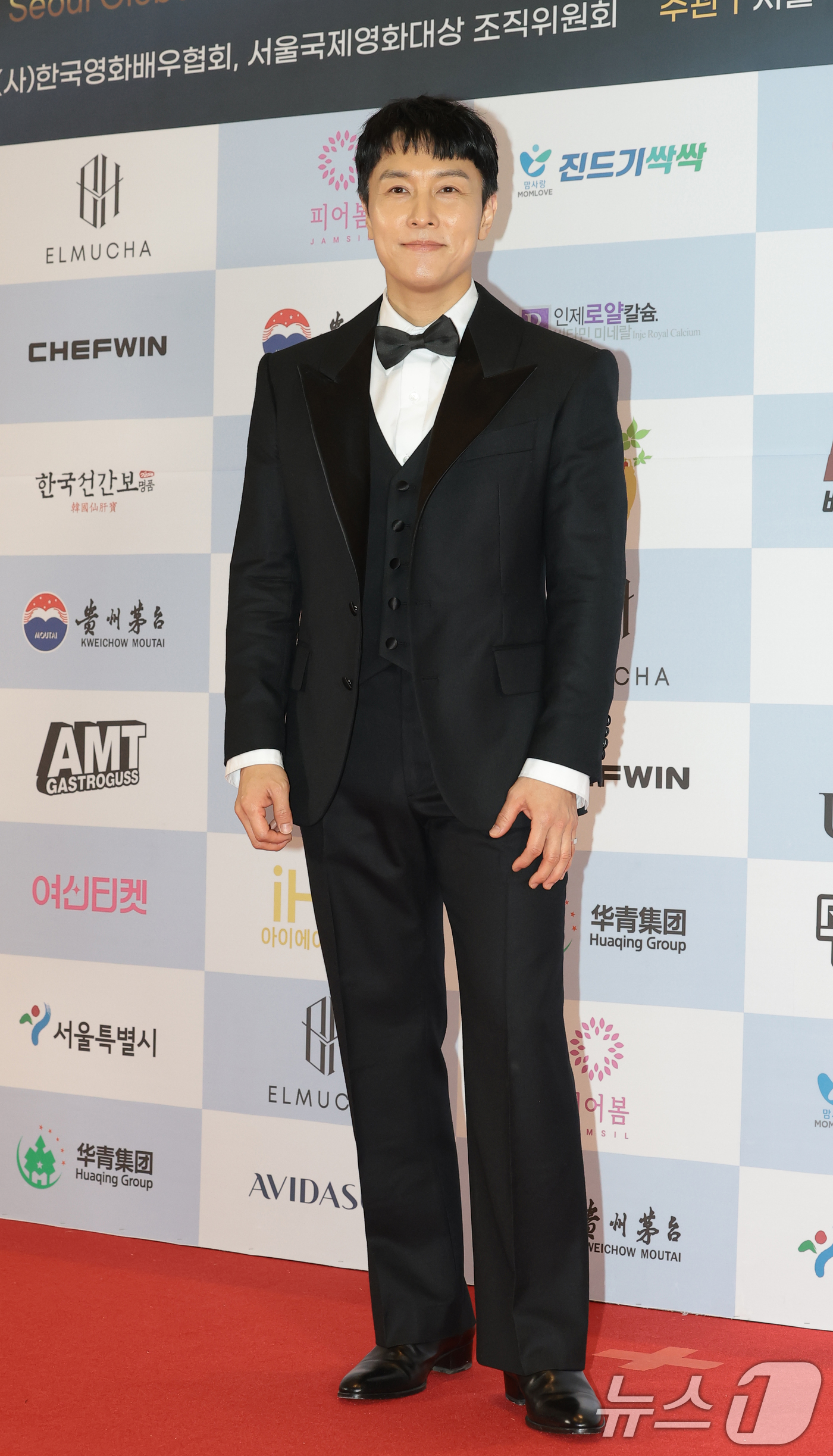 (서울=뉴스1) 권현진 기자 = 신화 김동완이 10일 오후 서울 용산구 서울 드래곤시티에서 열린 ‘2025 서울국제영화대상’ 레드카펫 행사에서 포즈를 취하고 있다. 2025.12. …