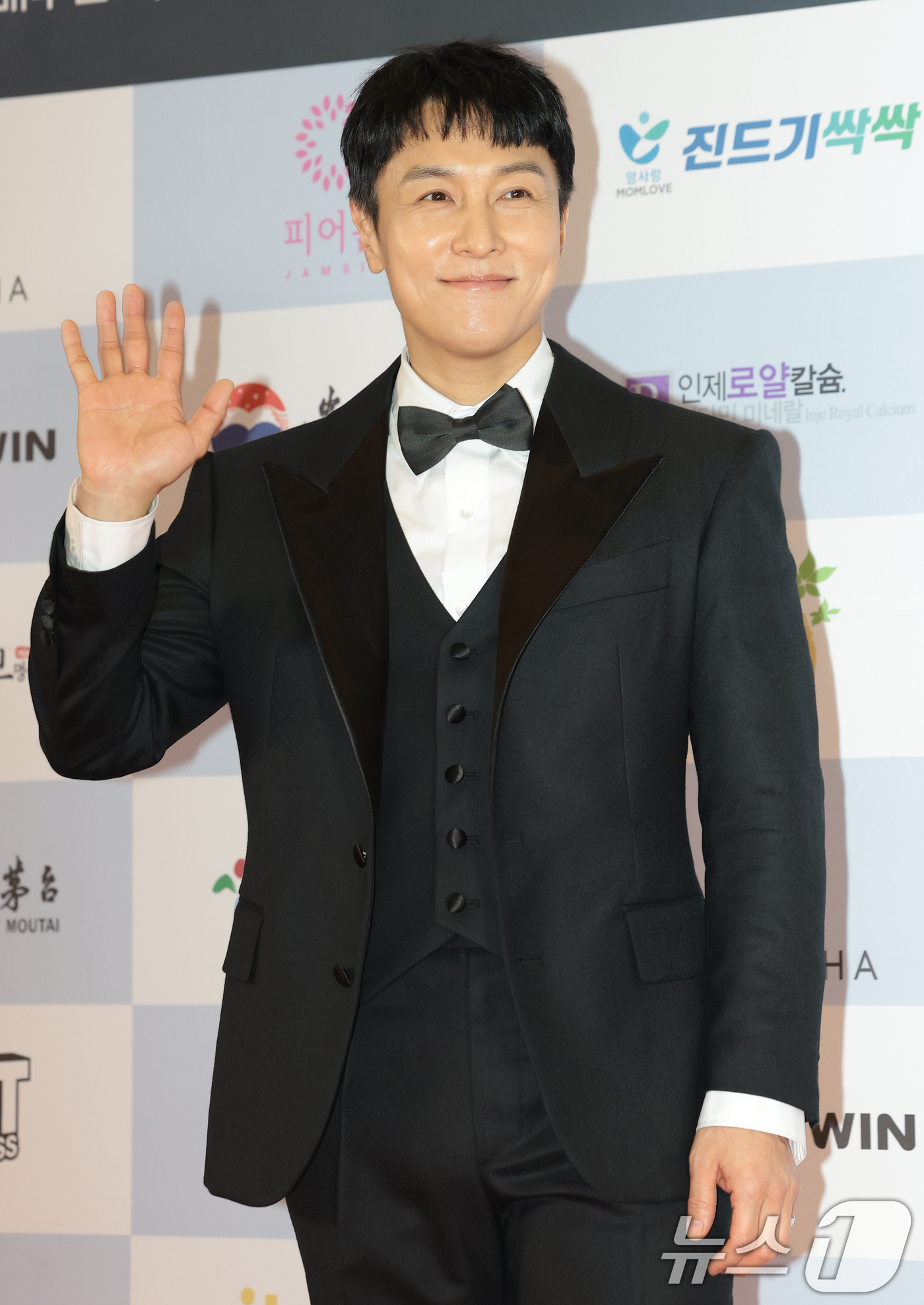 (서울=뉴스1) 권현진 기자 = 신화 김동완이 10일 오후 서울 용산구 서울 드래곤시티에서 열린 ‘2025 서울국제영화대상’ 레드카펫 행사에서 포즈를 취하고 있다. 2025.12. …