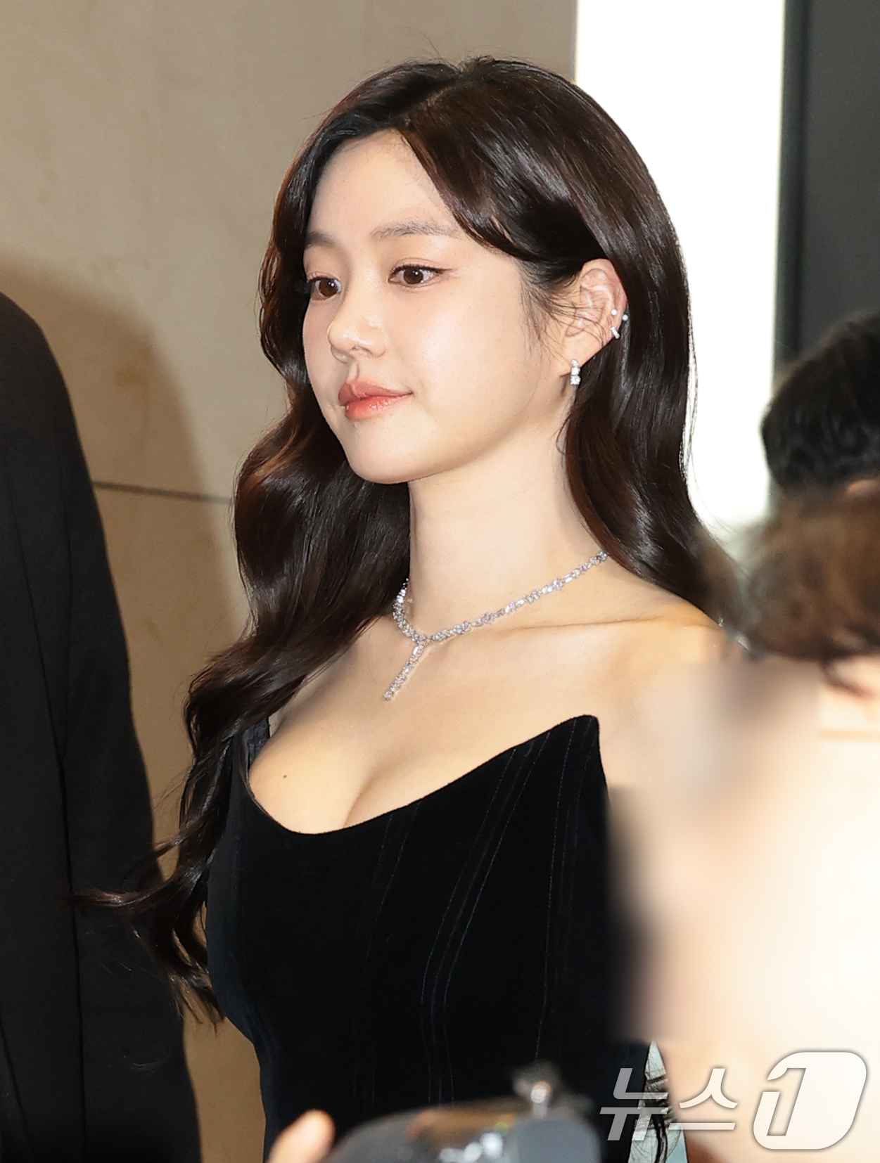 (서울=뉴스1) 권현진 기자 = 배우 이유비가 10일 오후 서울 용산구 서울 드래곤시티에서 열린 ‘2025 서울국제영화대상’ 레드카펫 행사에 참석하고 있다. 2025.12.10/뉴 …