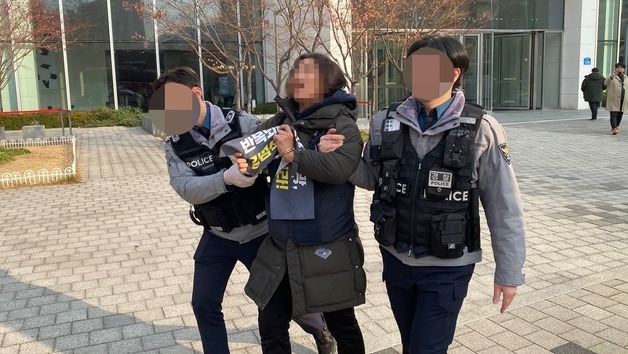 '김범석 만나게 해달라'…경찰, 쿠팡 본사 농성 전 노동자·활동가 체포