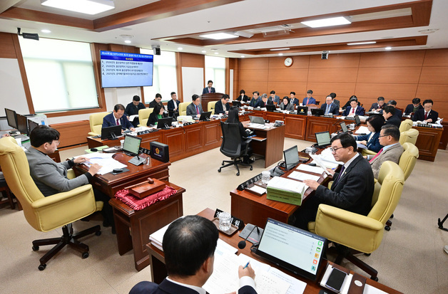 울산시의회 예결위, 내년 시 예산안 31개 사업 252억원 삭감