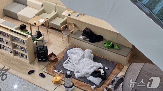 세종교육청 1층 점거 공공운수노조, 하루 만에 농성 풀어