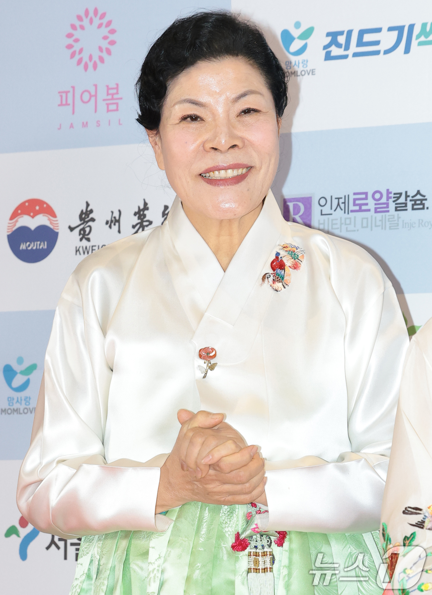 (서울=뉴스1) 권현진 기자 = 한복디자이너 박술녀가 10일 오후 서울 용산구 서울 드래곤시티에서 열린 ‘2025 서울국제영화대상’ 레드카펫 행사에 참석해 포즈를 취하고 있다. 2 …