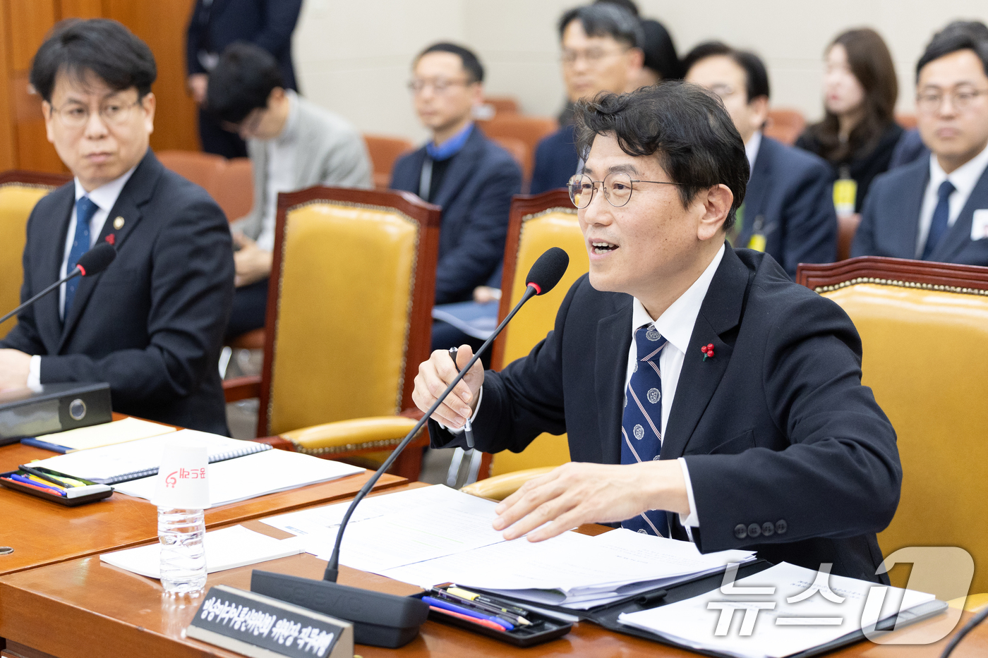 (서울=뉴스1) 이승배 기자 = 류신환 방송미디어통신위원회 위원장 직무대행이 10일 서울 여의도 국회에서 열린 제430회국회(임시회) 과학기술정보방송통신위원회 제1차 전체회의에 출 …