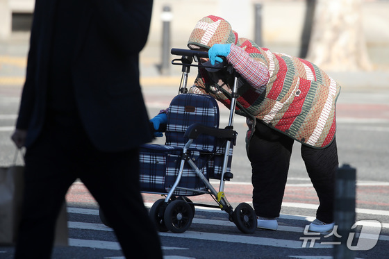안전성 논란 '치매신약'에 눈 감아…기존 약과 이중잣대 우려