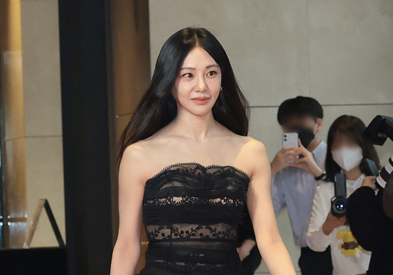 한지은, 아찔한 착시 드레스