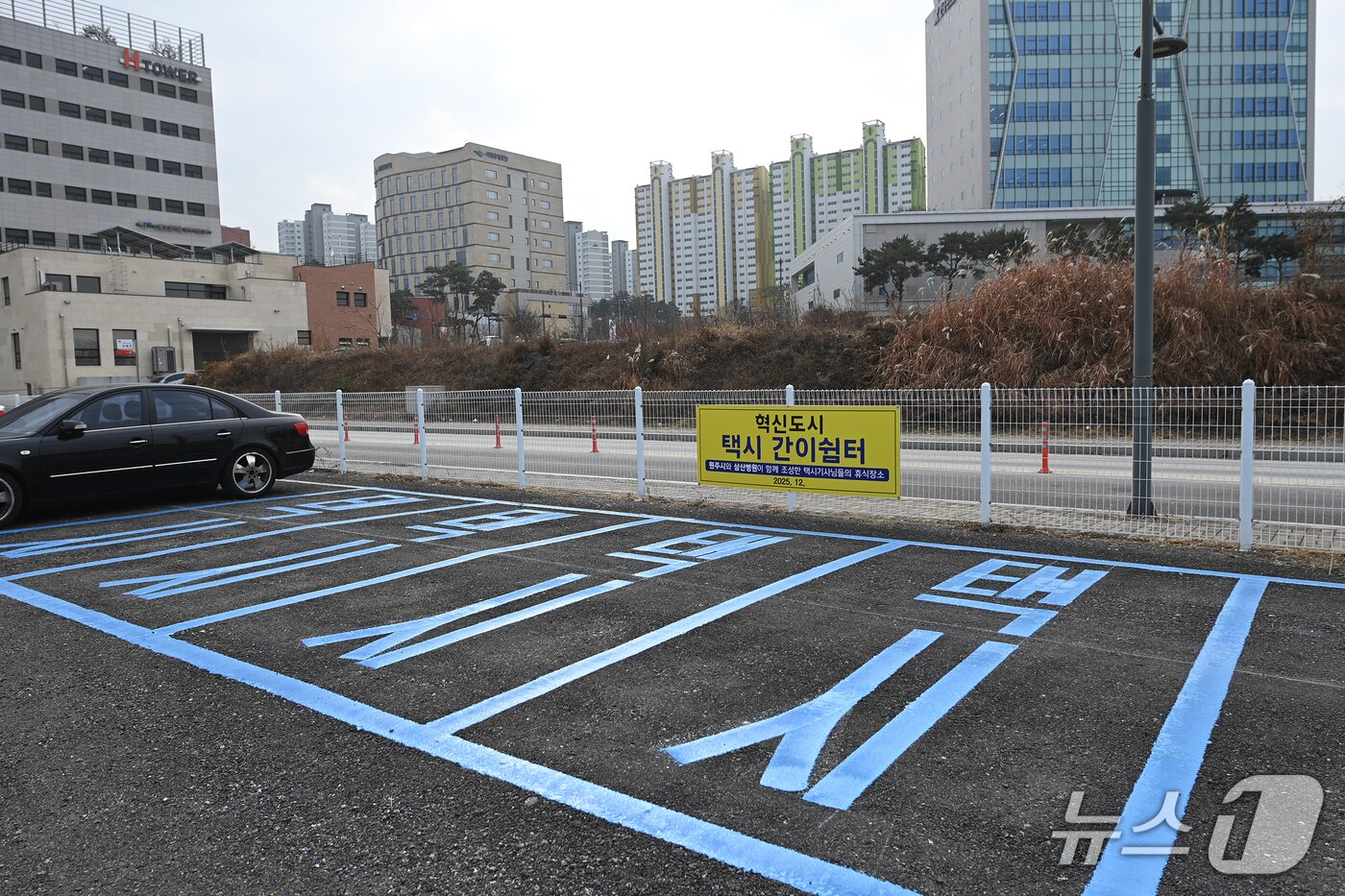본문 이미지 - 강원 원주시와 삼산병원이 10일 강원혁신도시에 위치한 삼산병원에 &#39;혁신도시 택시 간이 쉼터&#39;를 마련했다. &#40;원주시 제공. 재판매 및 DB금지&#41; 2025.12.10/뉴스1