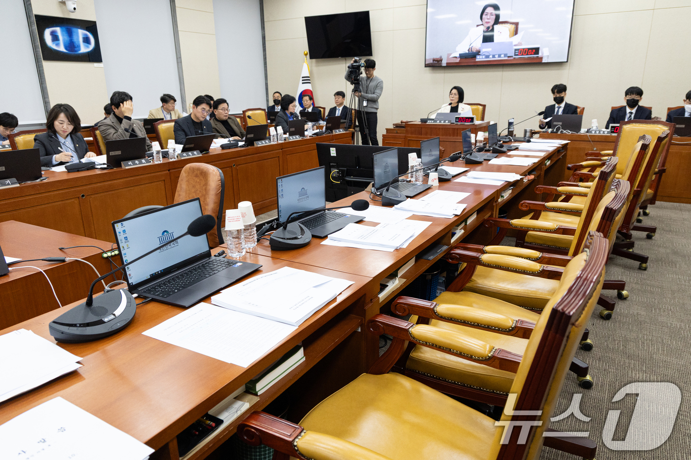 (서울=뉴스1) 이승배 기자 = 10일 서울 여의도 국회에서 열린 제430회국회(임시회) 과학기술정보방송통신위원회 제1차 전체회의에서 국민의힘 위원들이 정보통신망법 일부 개정안에 …