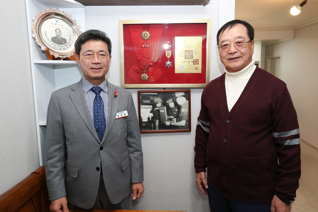 정인화 광양시장, 호남 유일 생존 '태극무공훈장 수훈자' 위문