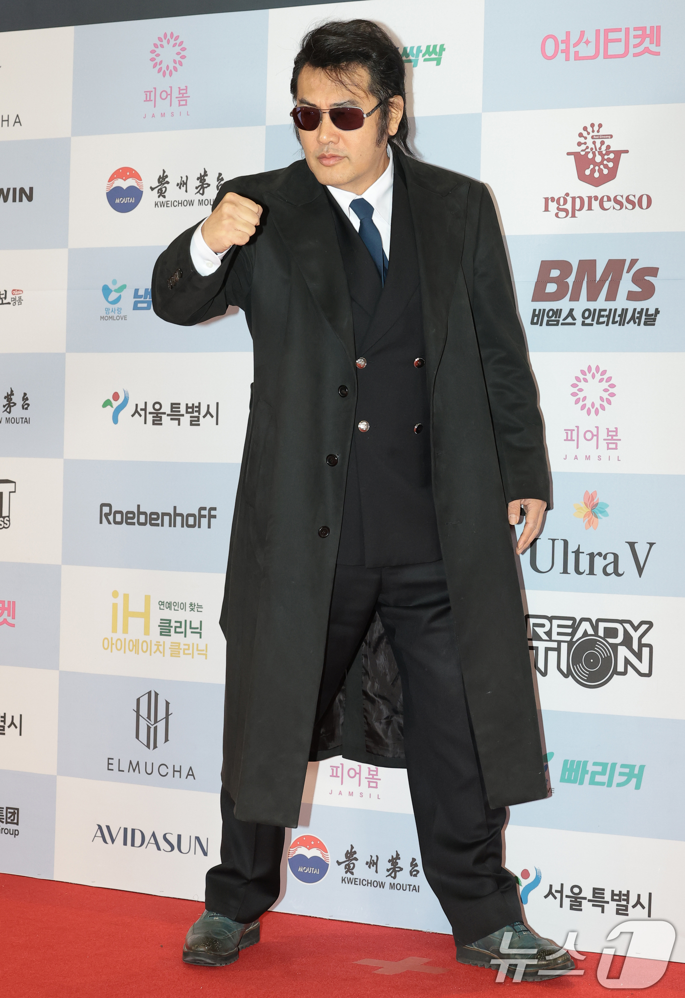 (서울=뉴스1) 권현진 기자 = 배우 김보성이 10일 오후 서울 용산구 서울 드래곤시티에서 열린 ‘2025 서울국제영화대상’ 레드카펫 행사에 참석하고 있다. 2025.12.10/뉴 …