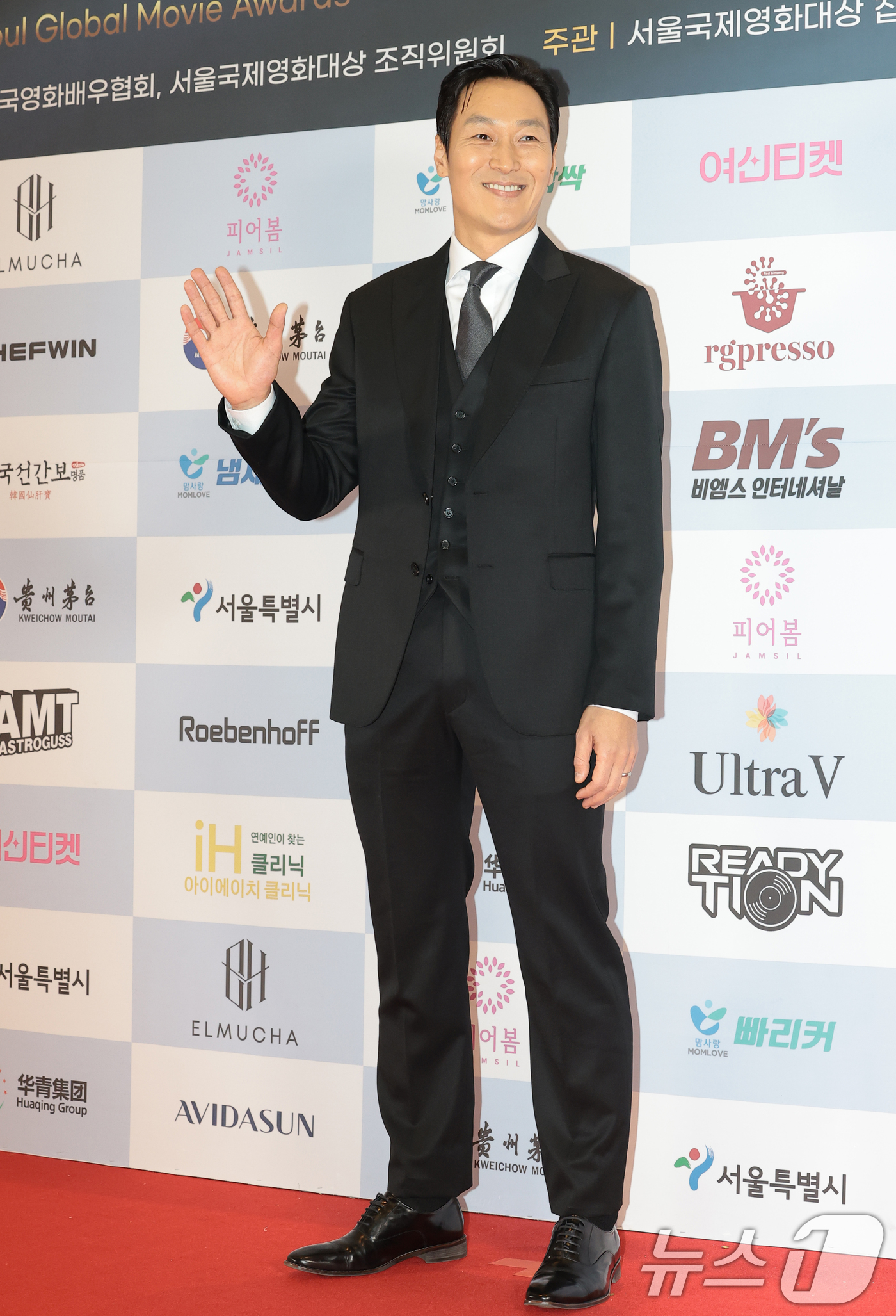 (서울=뉴스1) 권현진 기자 = 배우 김재철이 10일 오후 서울 용산구 서울 드래곤시티에서 열린 ‘2025 서울국제영화대상’ 레드카펫 행사에 참석하고 있다. 2025.12.10/뉴 …