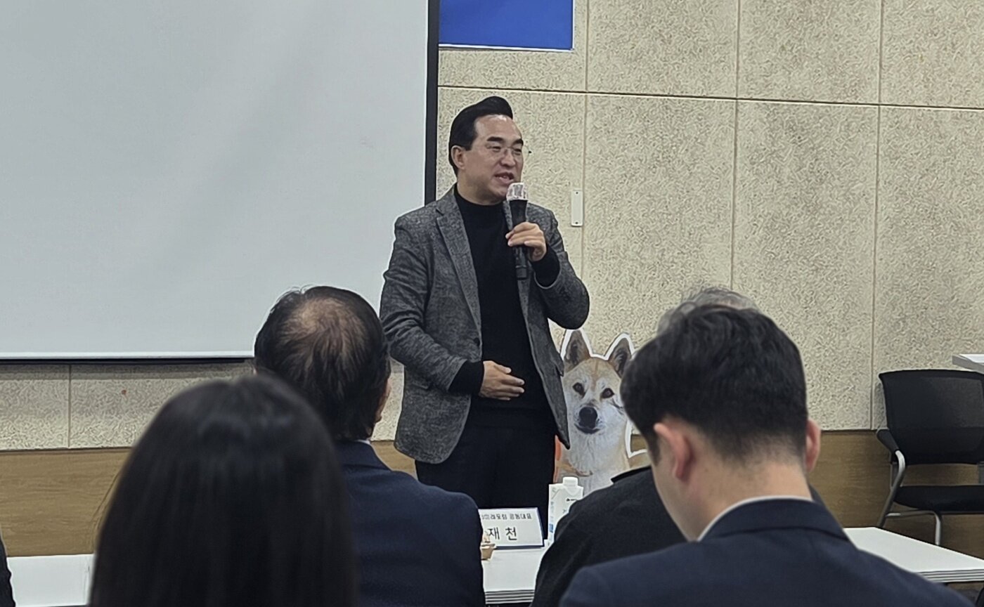 본문 이미지 - 박홍근 더불어민주당 의원이 축사를 하고 있다. ⓒ 뉴스1 한송아 기자