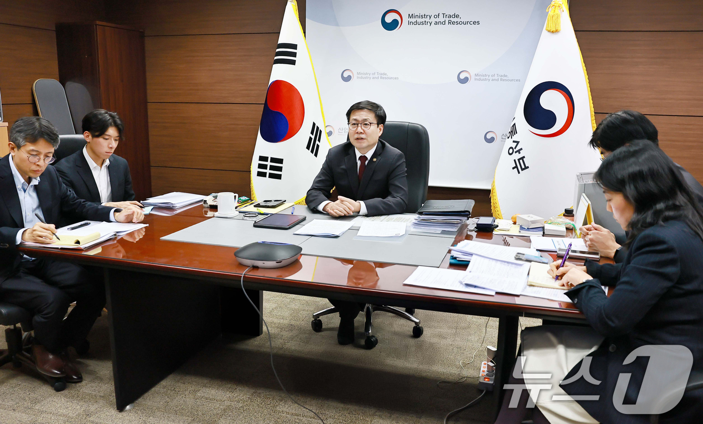 (서울=뉴스1) = 여한구 산업통상부 통상교섭본부장이 10일 서울 중구 대한상공회의소에서 기획재정부, 외교부, 농림축산식품부, 해양수산부 등 관계부처 및 주제네바대표부 관계자가 온 …