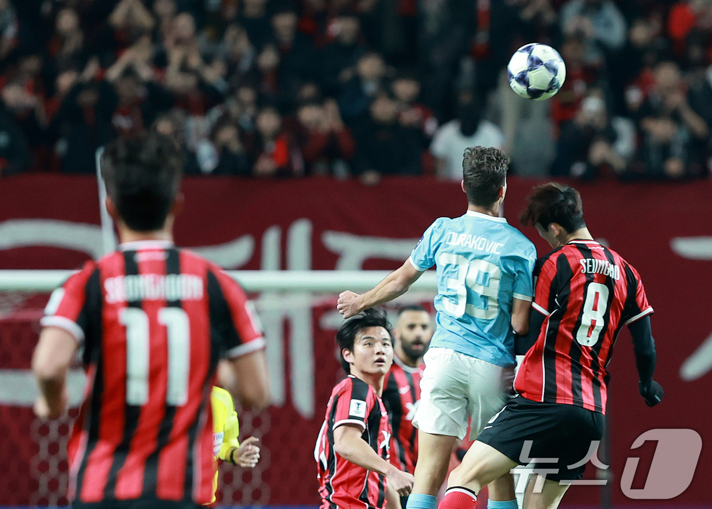(서울=뉴스1) 이호윤 기자 = 10일 서울 마포구 월드컵로 서울월드컵경기장에서 열린 2025~2026시즌 아시아축구연맹(AFC) 챔피언스리그 엘리트(ACLE) 리그 스테이지 6차 …