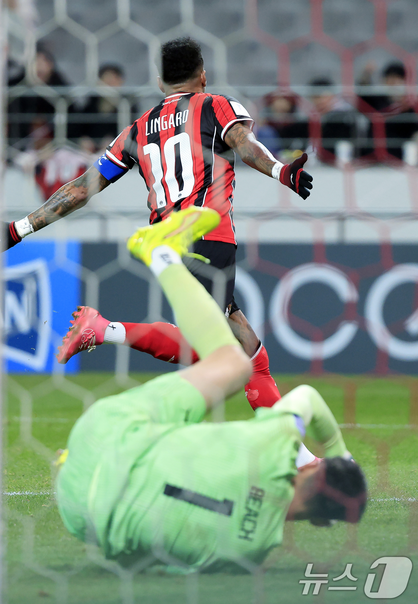 (서울=뉴스1) 박정호 기자 = 10일 오후 서울시 마포구 월드컵로 서울월드컵경기장에서 열린 AFC 챔피언스리그 엘리트(ACLE) 2025/26 리그 스테이지 6차전 FC서울과 멜 …