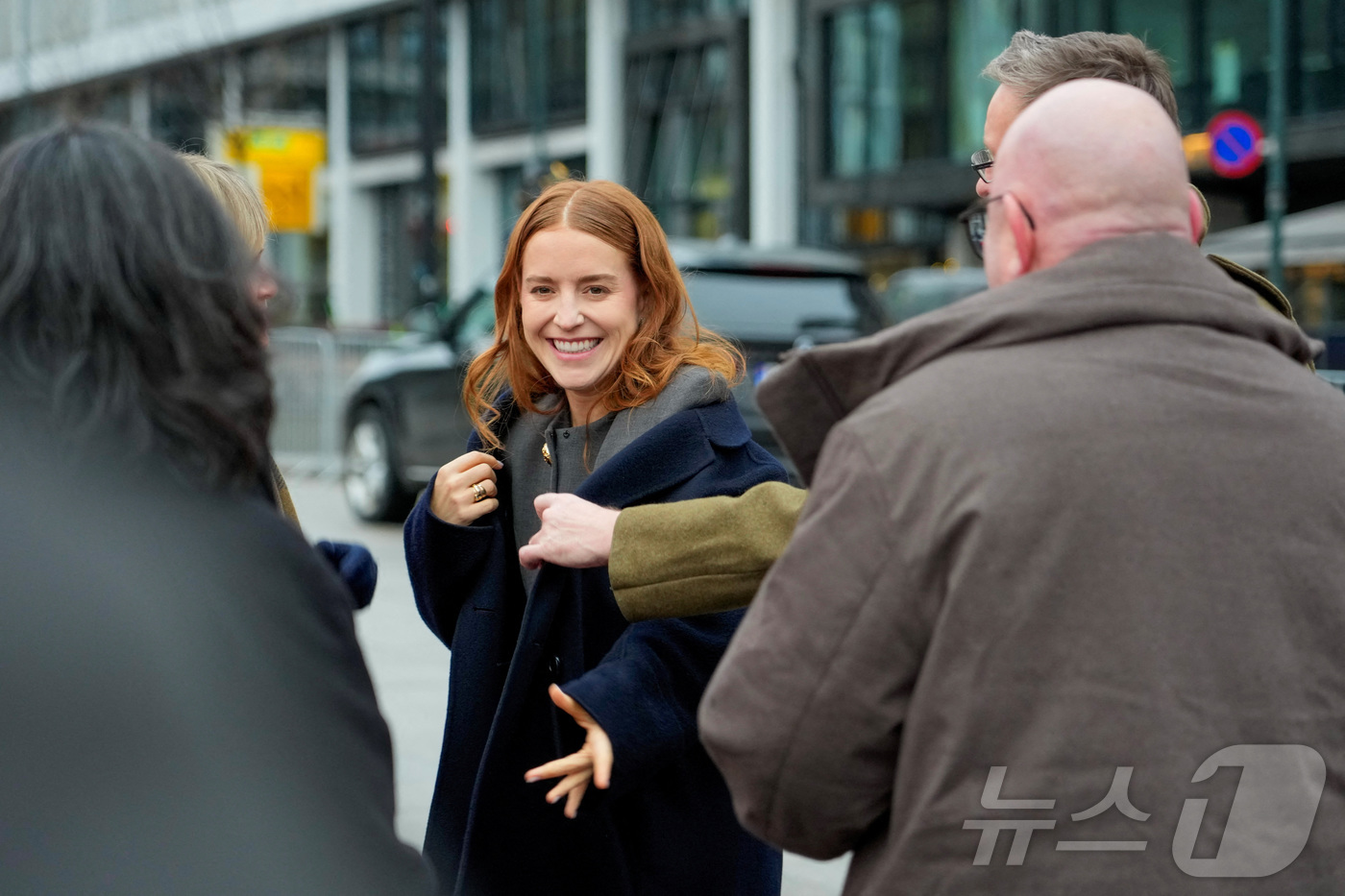 (오슬로 로이터=뉴스1) 김경민 기자 = 2025년 노벨평화상 수상자인 마리아 코리나 마차도의 딸 아나 코리나 소사가 10일(현지시간) 노르웨이 오슬로에서 열린 노벨평화상 시상식을 …