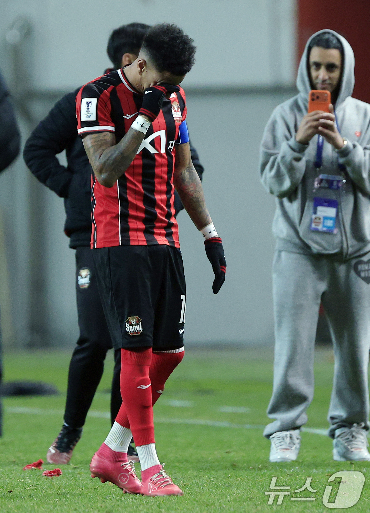 (서울=뉴스1) 박정호 기자 = 10일 오후 서울시 마포구 월드컵로 서울월드컵경기장에서 열린 AFC 챔피언스리그 엘리트(ACLE) 2025/26 리그 스테이지 6차전 FC서울과 멜 …