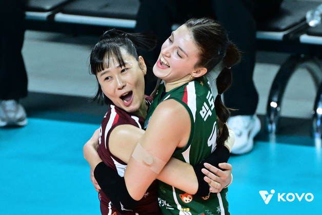 IBK, GS칼텍스 꺾고 7연패 뒤 4연승…우리카드는 연패 탈출(종합)