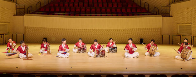 크라운해태, 연말 맞아 부산서 임직원 국악 공연 성료
