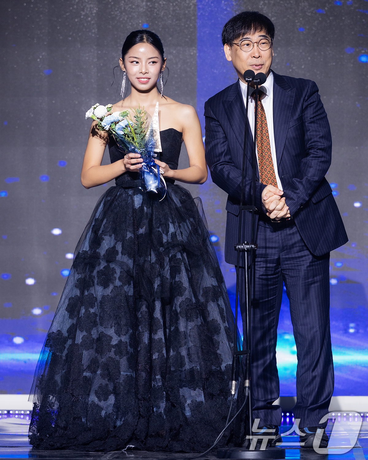 (서울=뉴스1) 권현진 기자 = 필리핀 배우 매그(YGIG)와 프로듀서 정성한(SBTown)이 10일 오후 서울 용산구 서울 드래곤시티에서 열린 ‘2025 서울국제영화대상’에서 ‘ …