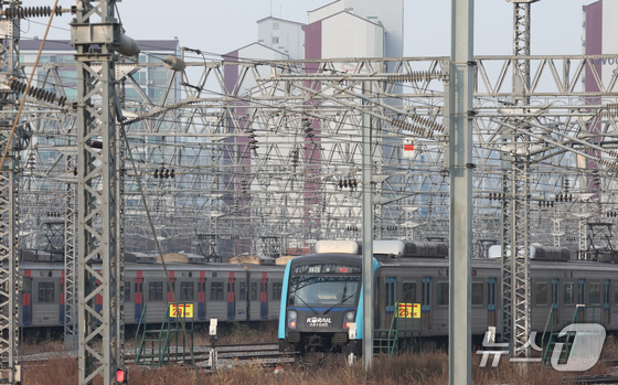 열차 총파업 피했다…“파업 유보 오늘 정상 운행” (종합)