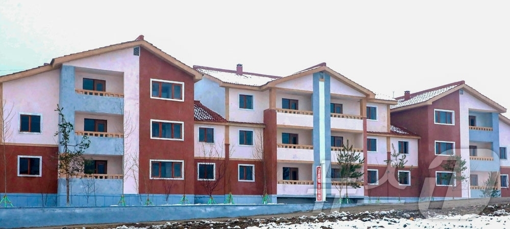 (평양 노동신문=뉴스1) = 북한 노동당 기관지 노동신문은 11일 항구구역 우산목화농장과 만포시 건하농장에서 살림집(주택) 입사모임이 진행됐다고 보도했다. [국내에서만 사용가능. …