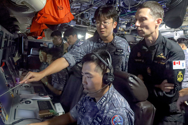 한·캐나다, 도산안창호급 잠수함서 연합훈련…'K-잠수함' 성능 홍보