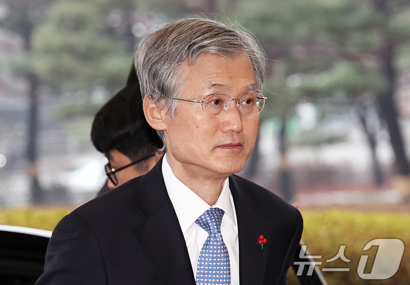 (서울=뉴스1) 구윤성 기자 = 조희대 대법원장이 11일 오전 서울 서초구 대법원으로 출근하고 있다. 2025.12.11/뉴스1