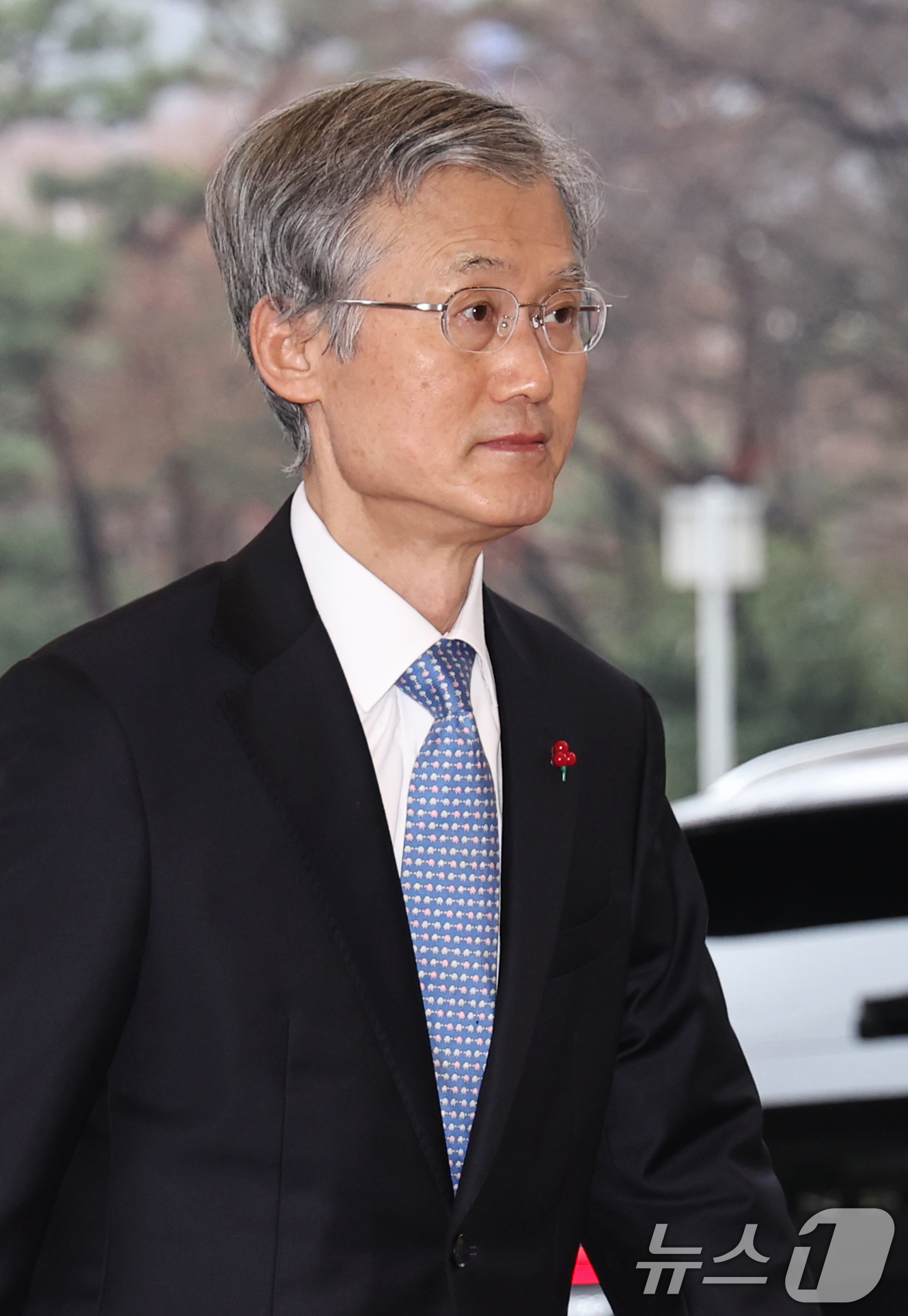 (서울=뉴스1) 구윤성 기자 = 조희대 대법원장이 11일 오전 서울 서초구 대법원으로 출근하고 있다. 2025.12.11/뉴스1