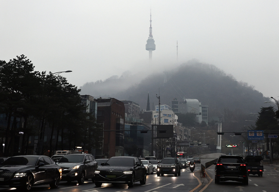 비구름 걸린 남산