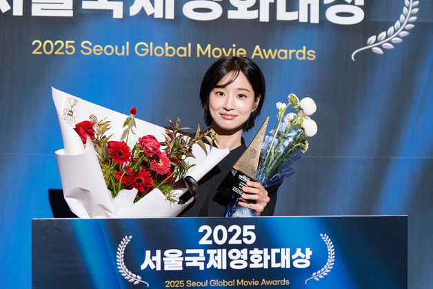 방효린, 대세 신예 입지 굳혔다…올해만 3관왕 달성