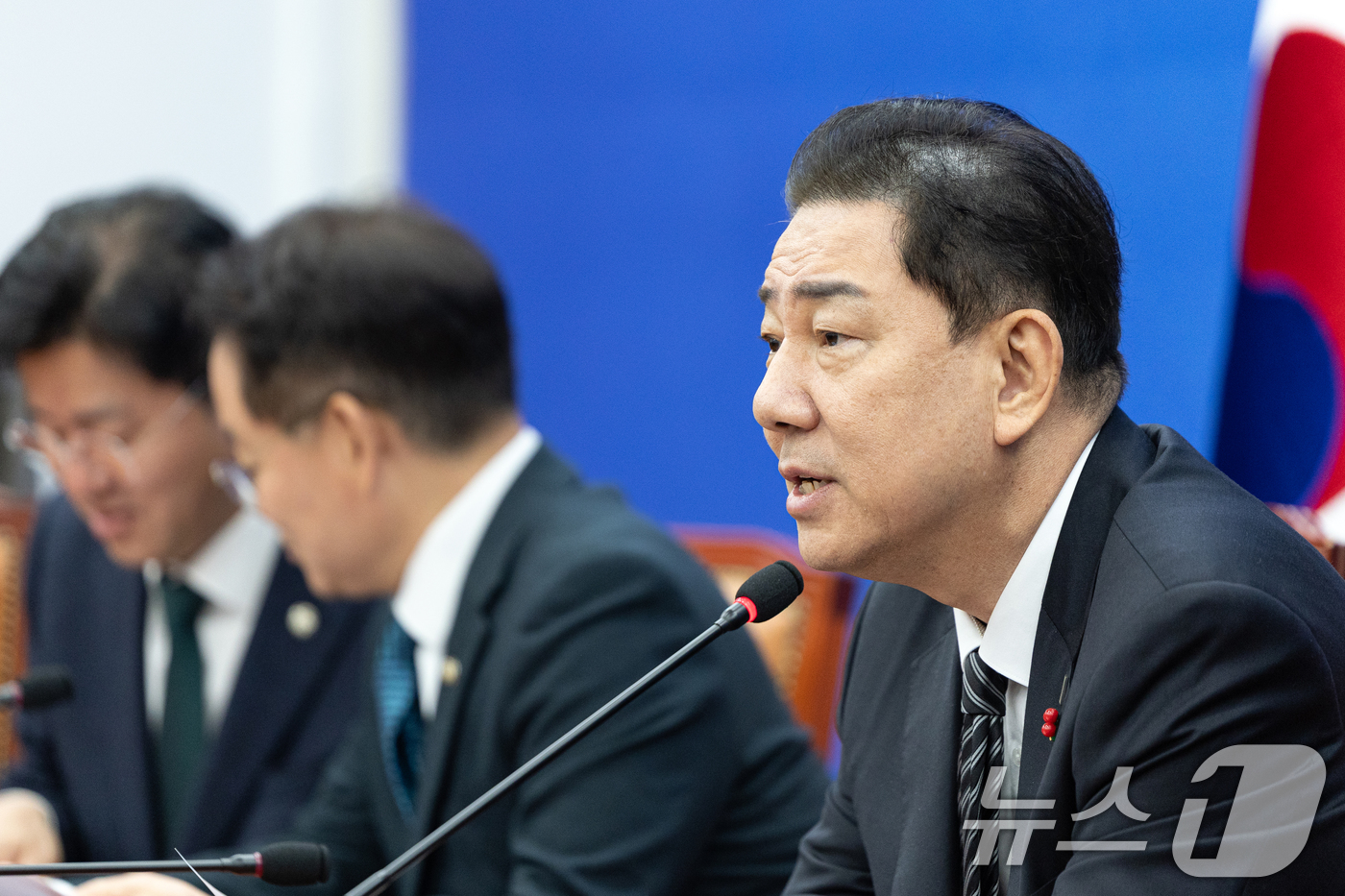 (서울=뉴스1) 이승배 기자 = 김병기 더불어민주당 원내대표가 11일 서울 여의도 국회에서 열린 정책조정회의에서 모두발언하고 있다. 2025.12.11/뉴스1