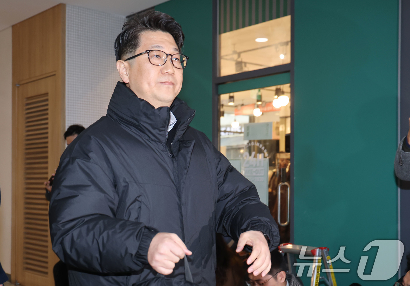 (서울=뉴스1) 이광호 기자 = 쿠팡 일용직 노동자 퇴직금 미지급 사건 수사 과정에서 외압이 있었다고 폭로한 문지석 검사가 11일 오전 서울 서초구 안권섭 특별검사팀 사무실에 참고 …