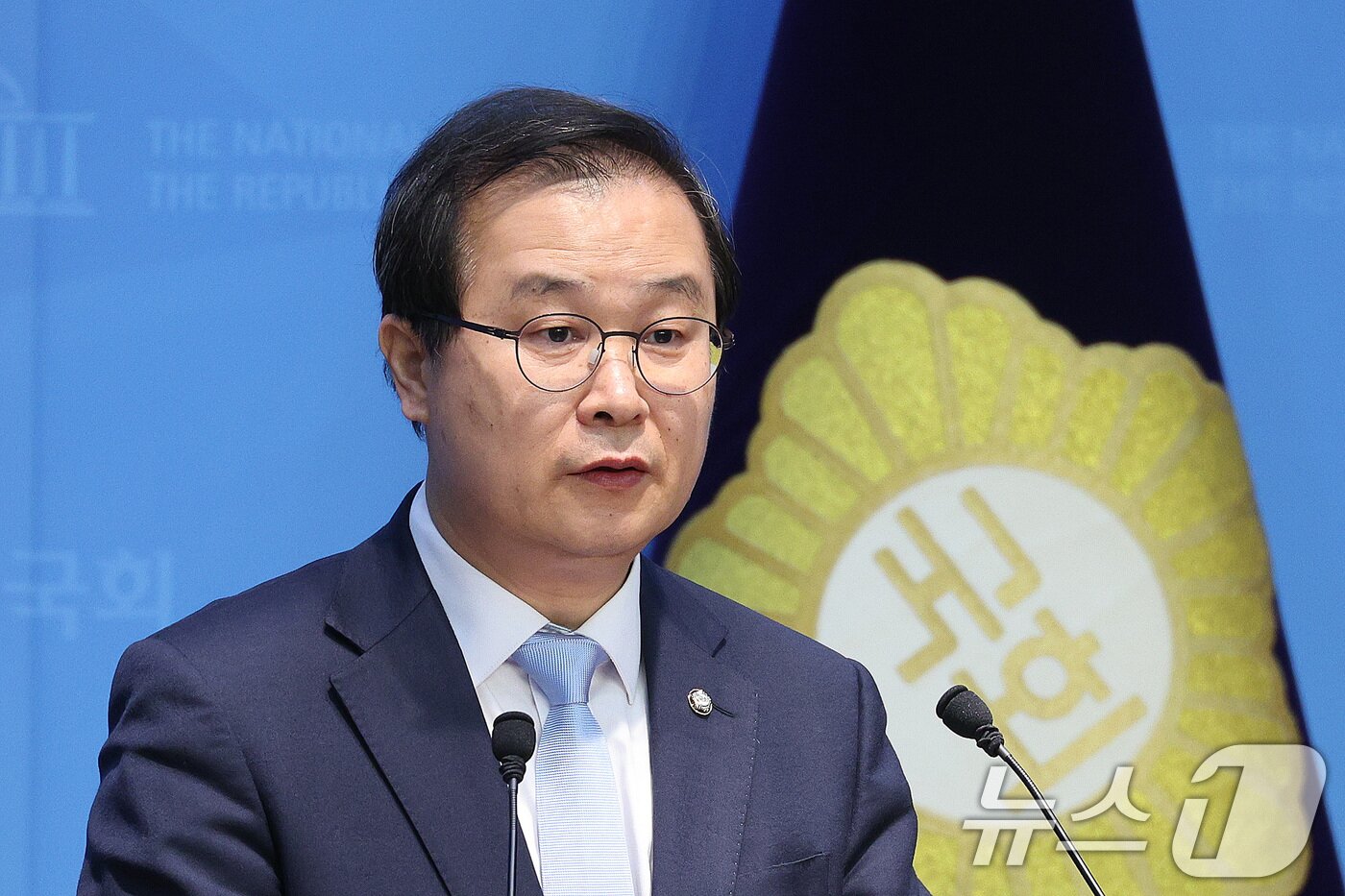 본문 이미지 - 이건태 더불어민주당 의원이 11일 서울 여의도 국회 소통관에서 최고위원 출마 선언 기자회견을 하고 있다. 2025.12.11/뉴스1 ⓒ News1 신웅수 기자